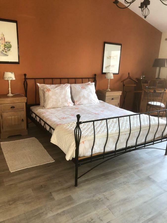 Les Secrets Du Mistral Bed & Breakfast Valensole Ngoại thất bức ảnh